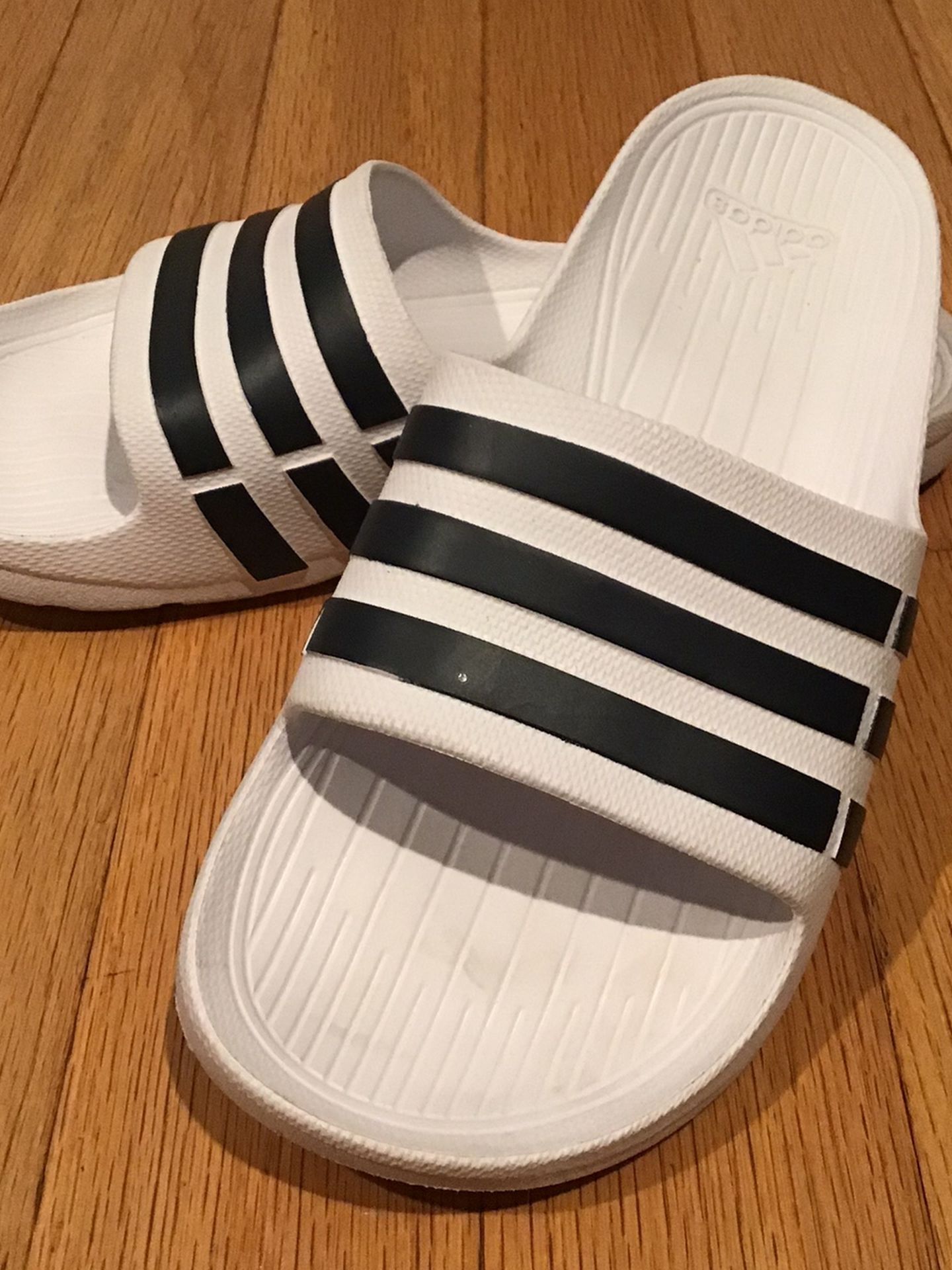 Men’s Adidas Size 8 Like New $10