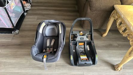 Chicco baby carseat