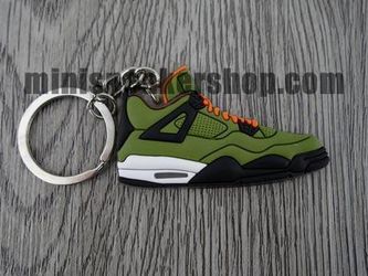 FLAT SILICON SNEAKER KEYCHAIN JORDAN 4 - UNDFTD OLIVE