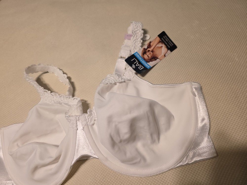 Bali White Underwure Bra Size 40 D NEW