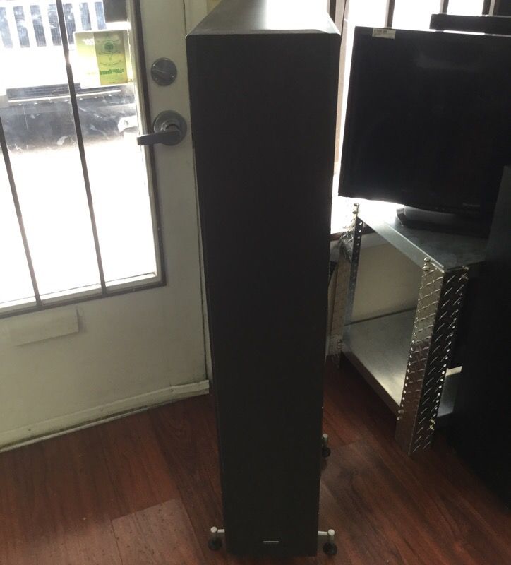 Pair of Cambridge soundworks tower speakers inv #10909