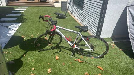 Genesis 6061 white and red bicycle