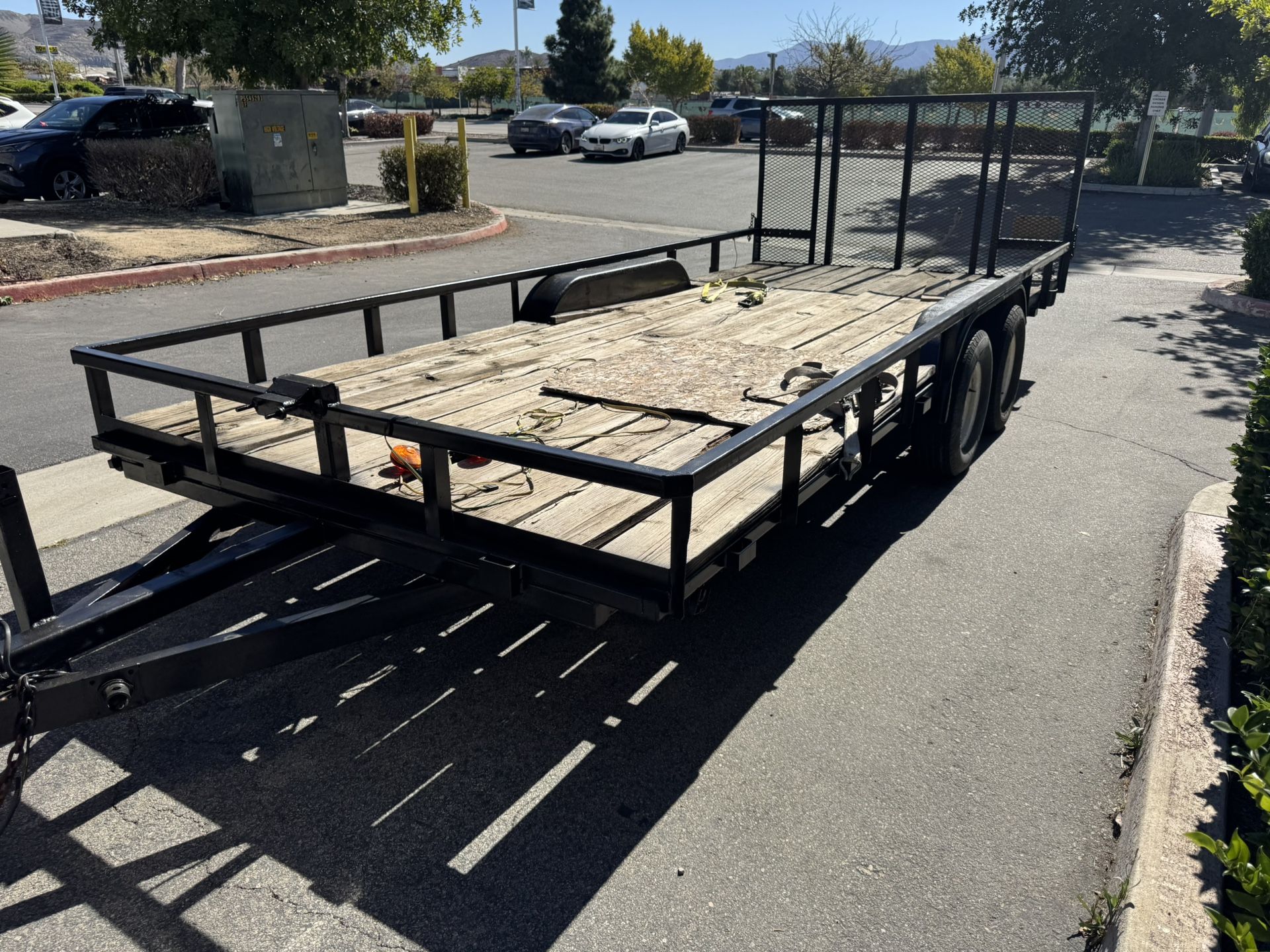 8x18 Title in hand Can Extend To 22 Feet Very Unique Trailer