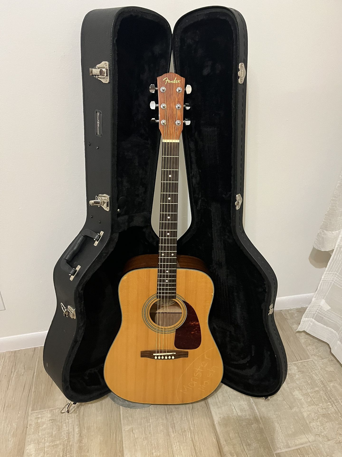 Fender DG-7 Acoustic Guitar with Hard Case