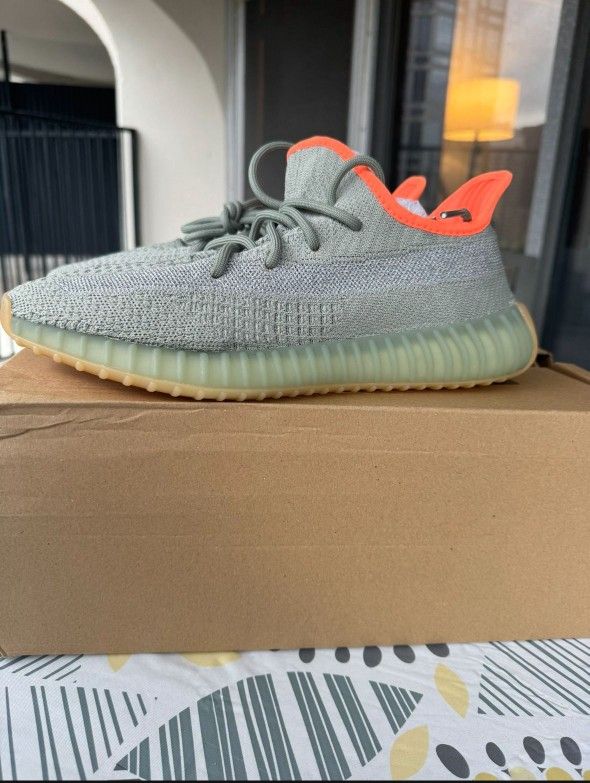 Yeezy Boost 350 V2 - Desert Sage Size 9.5