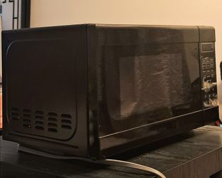 Black Countertop Microwave Oven