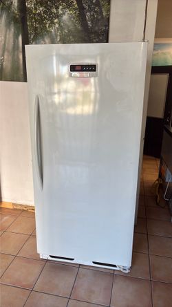 FRIGIDAIRE  UPRIGHT FREEZER 32”W