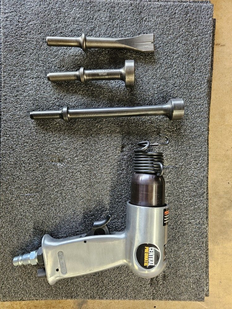 Central Pneumatic Air Hammer With 3 Bits