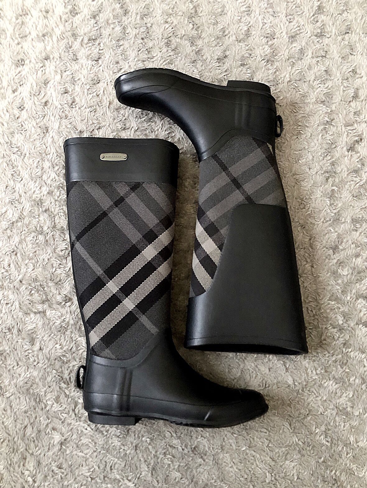 Women's Burberry Clemence Gray Check Canvas Rain Boots size 35 Retail $390 100% Authentic Guaranteed. Like New! Barely worn excellent condition! No S