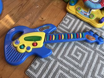 Guitar, uses battery