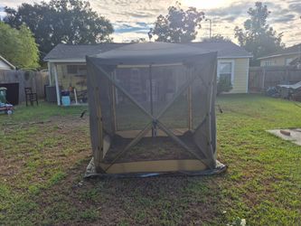 Nice Used Excellent Condition Outdoor clam tent.