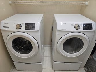 Samsung Front-Load Washer & Dryer Set + Matching Pedestals — Works Perfectly |