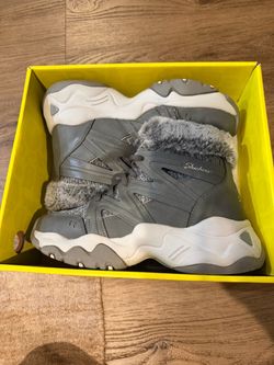Warm Skechers gray & white winter boots #winterboots #skechers size 7.5 great to layer with socks 🧦 to stay warm