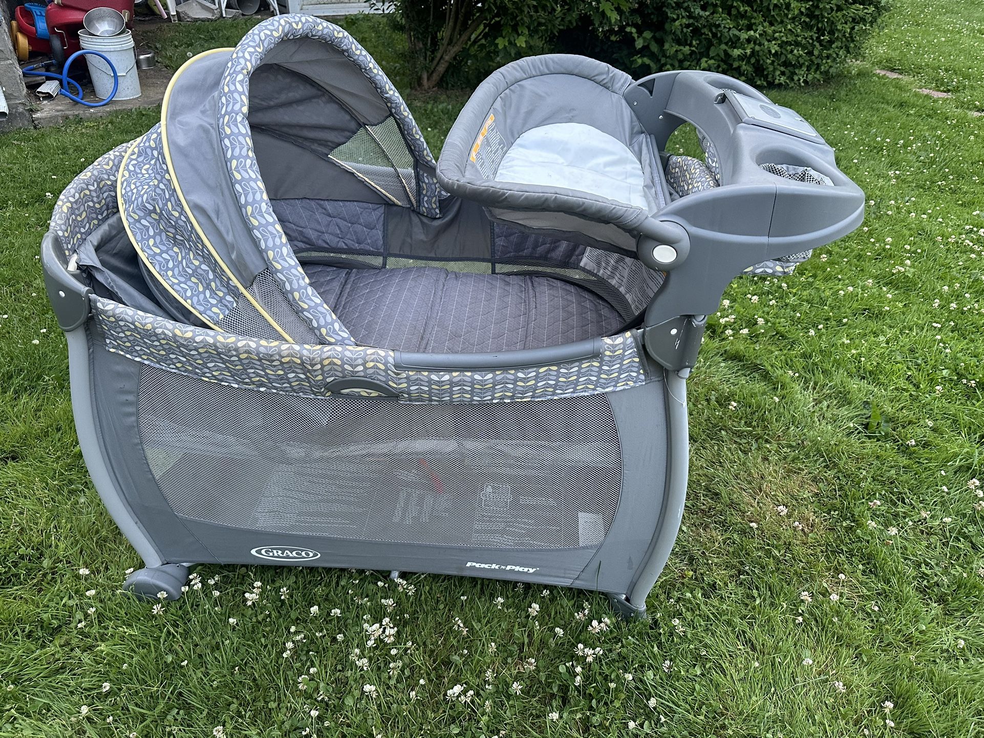 Bassinet/pack & Play