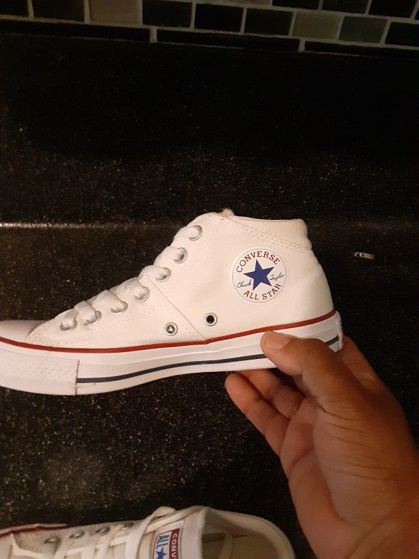 Converse womens 7.5 Great Condition