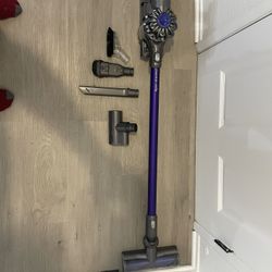Dyson V6 Cordless vacuum Cleaner