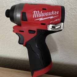 Milwaukee M12 FUEL 1/4 Impact Driver 