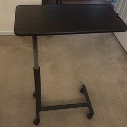 MetLife 50 lbs weight capacity adjustable bedside table