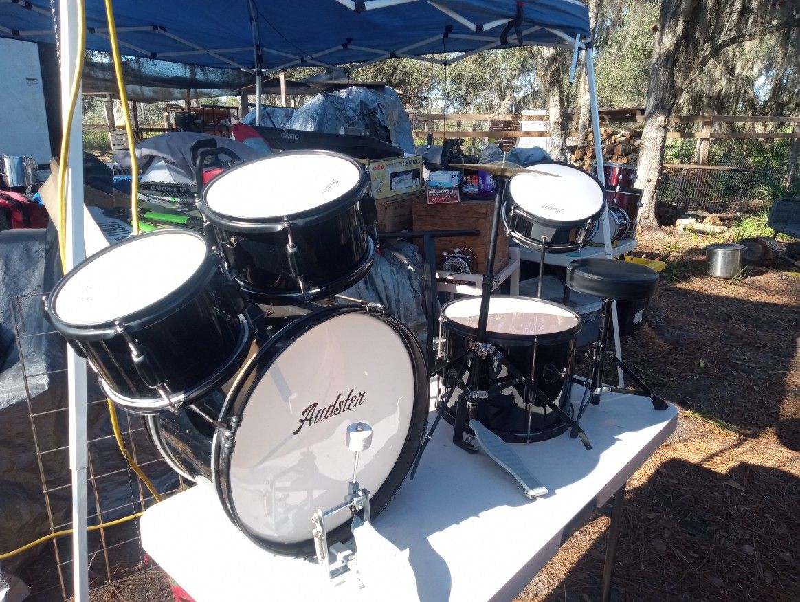 Black Drum Set