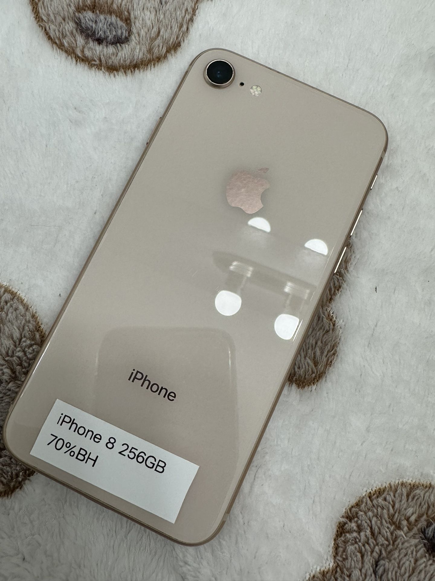 iPhone 8 256GB 70%BH Unlocked- Great Conditions 