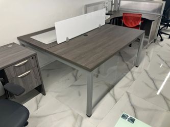 60" W x 60" D Dual-Desk Benching Workstation System β $1,500 π¦ Florida