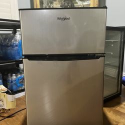 Mini Fridge 