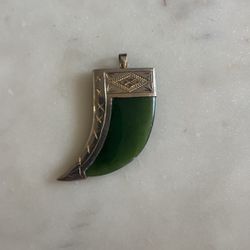 Rare Vintage green nephrite jade claw shape pendant