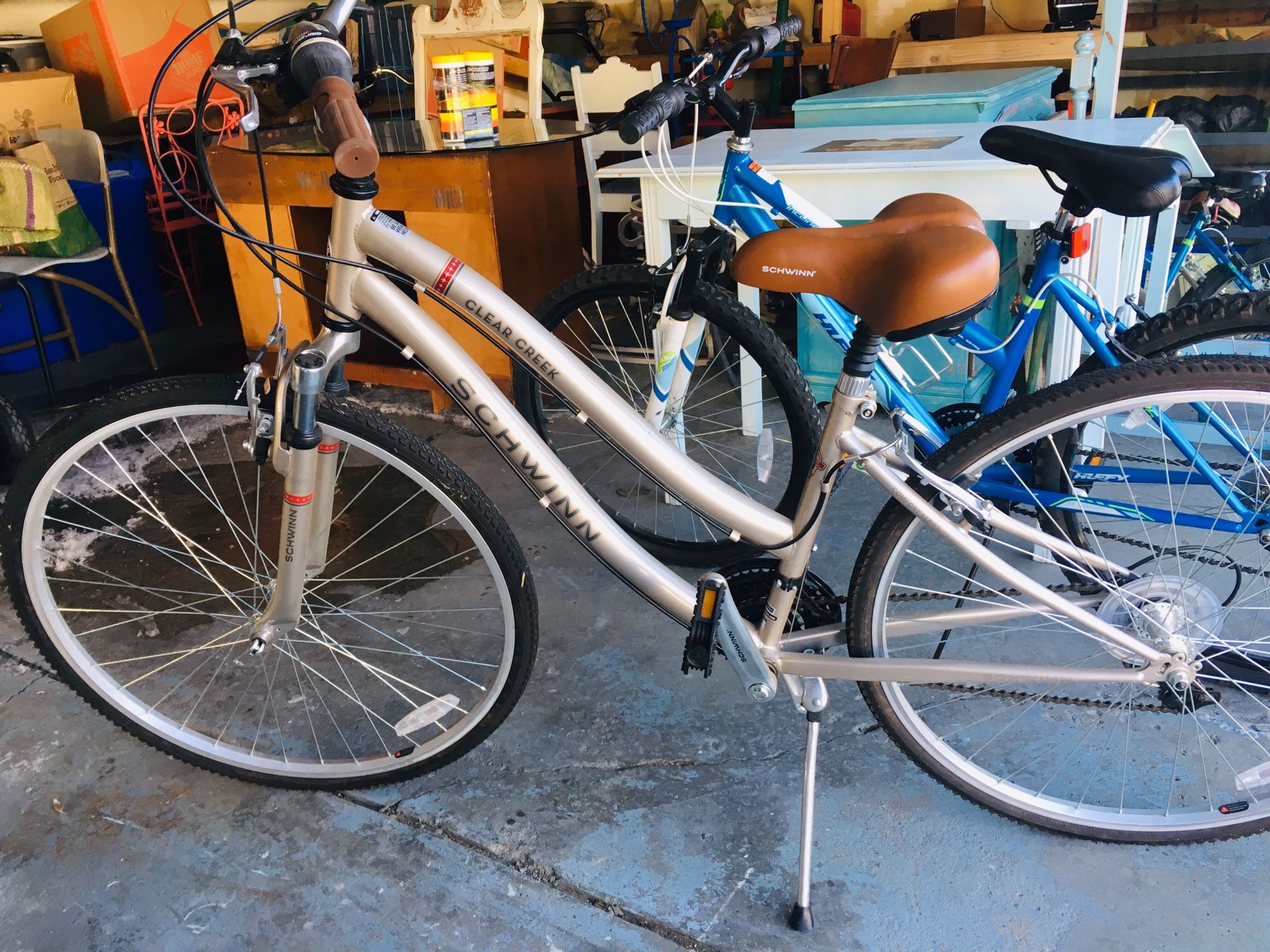 Women's Schwinn Clear Creek Comfort Bike for Sale in Northville, MI ...