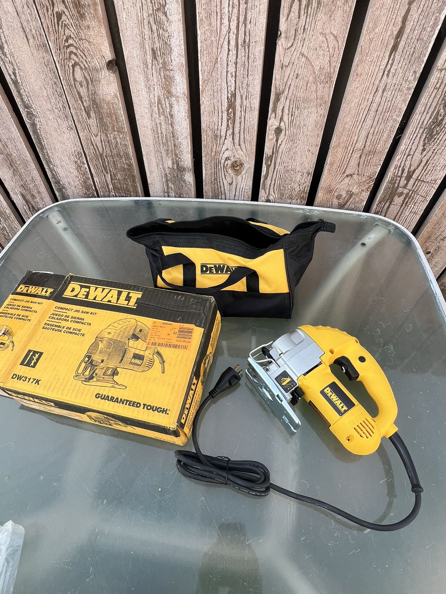 Dewalt 5.5 Amp Compact Jigsaw w/ Tool Bag / NEW