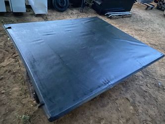 LUND BED COVER ALMOST NEW MEASURES IN PICTURES