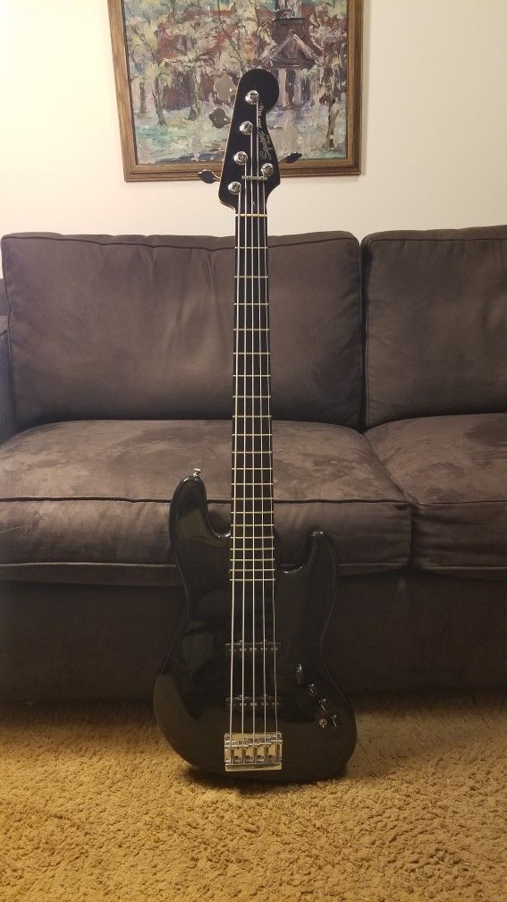 Fender Squier 5 String Bass