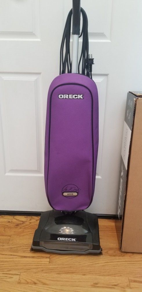 NEW CONDITION ORECK COMMERCIAL VACUUM , WORKS EXCELLENT , AMAZING POWER SUCES , IN THE BOX