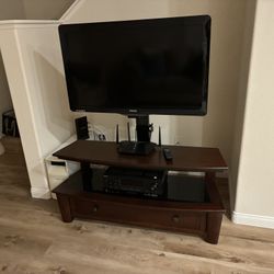 40” Philips TV + Entertainment Base ($200)