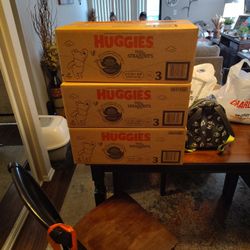 5 Boxes Of Huggies Little Snugglers 168 Diaper Per Box 