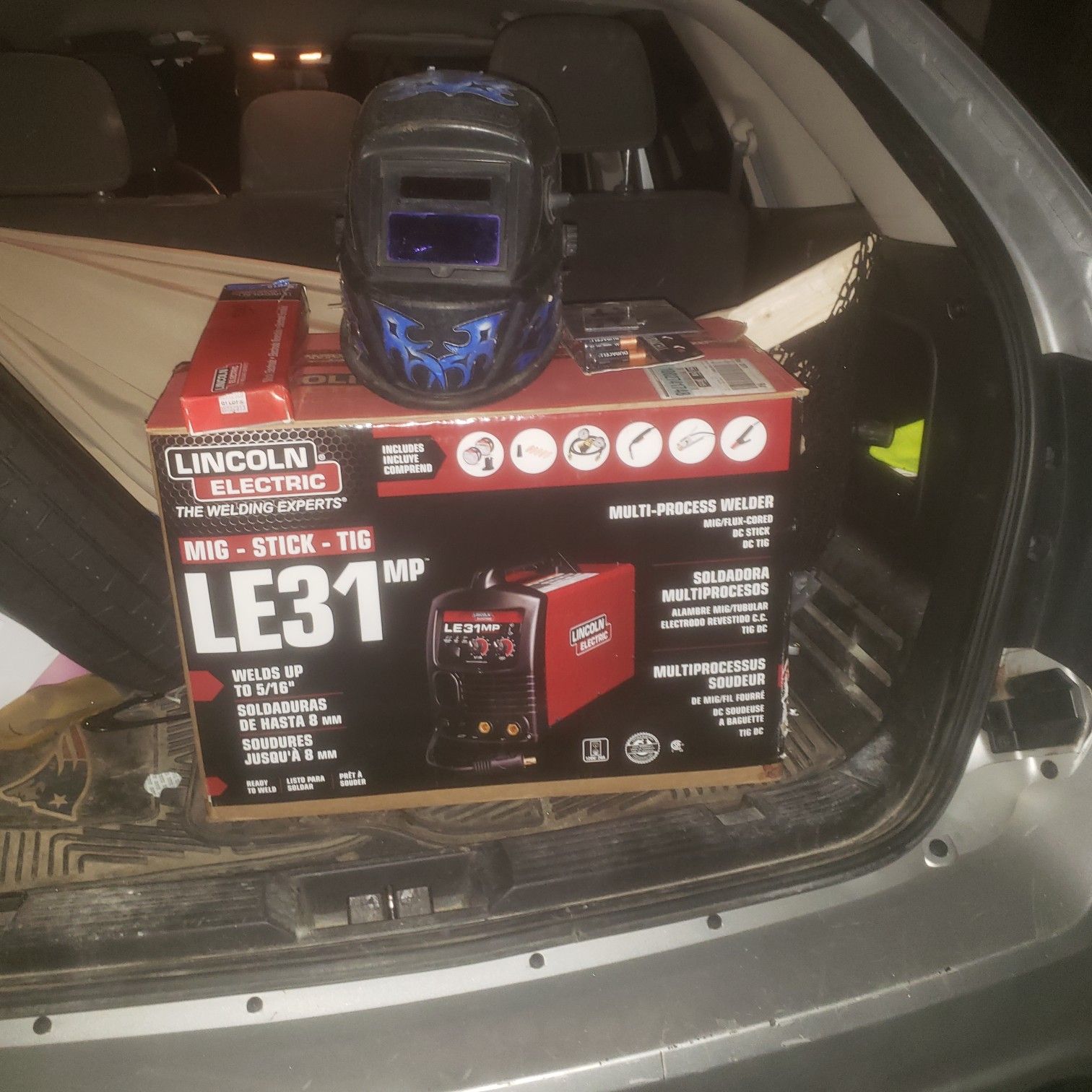 Welder /Brand New Lincoln LE31 Mig/Tig/sheield Arc( stick)