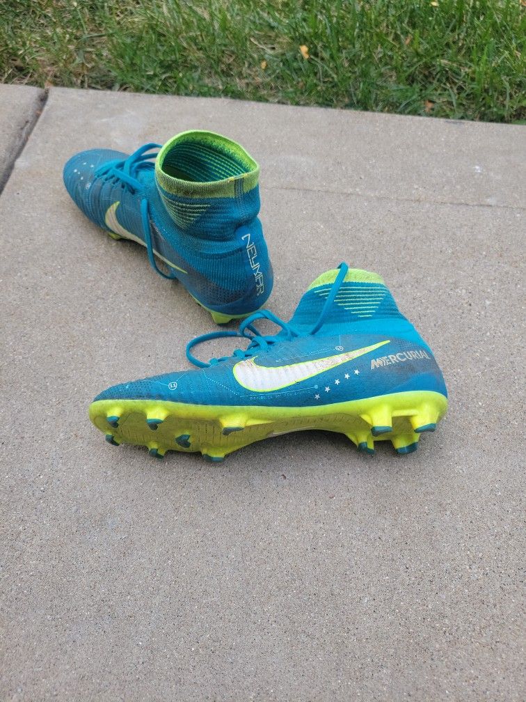 Soccer Cleats Size 5