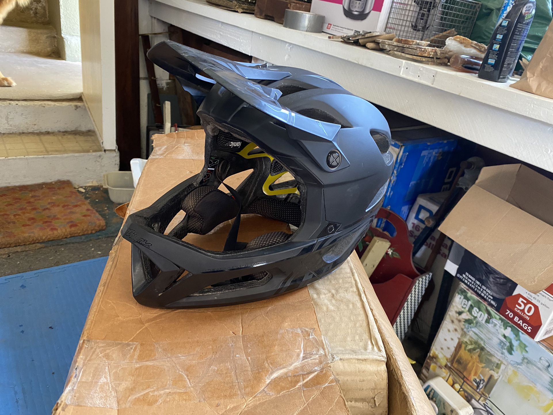 Brand New Troy Lee Designs Mountain Bike Helmet XL/XXL