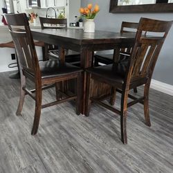 Great Wood Dinning Table And Chairs