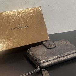 Authentic Metallic COACH Wristlet Wallet Lknew