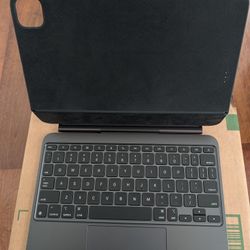 Like New Apple Magic Keyboard For iPad Pro 11in (M4 +M5)