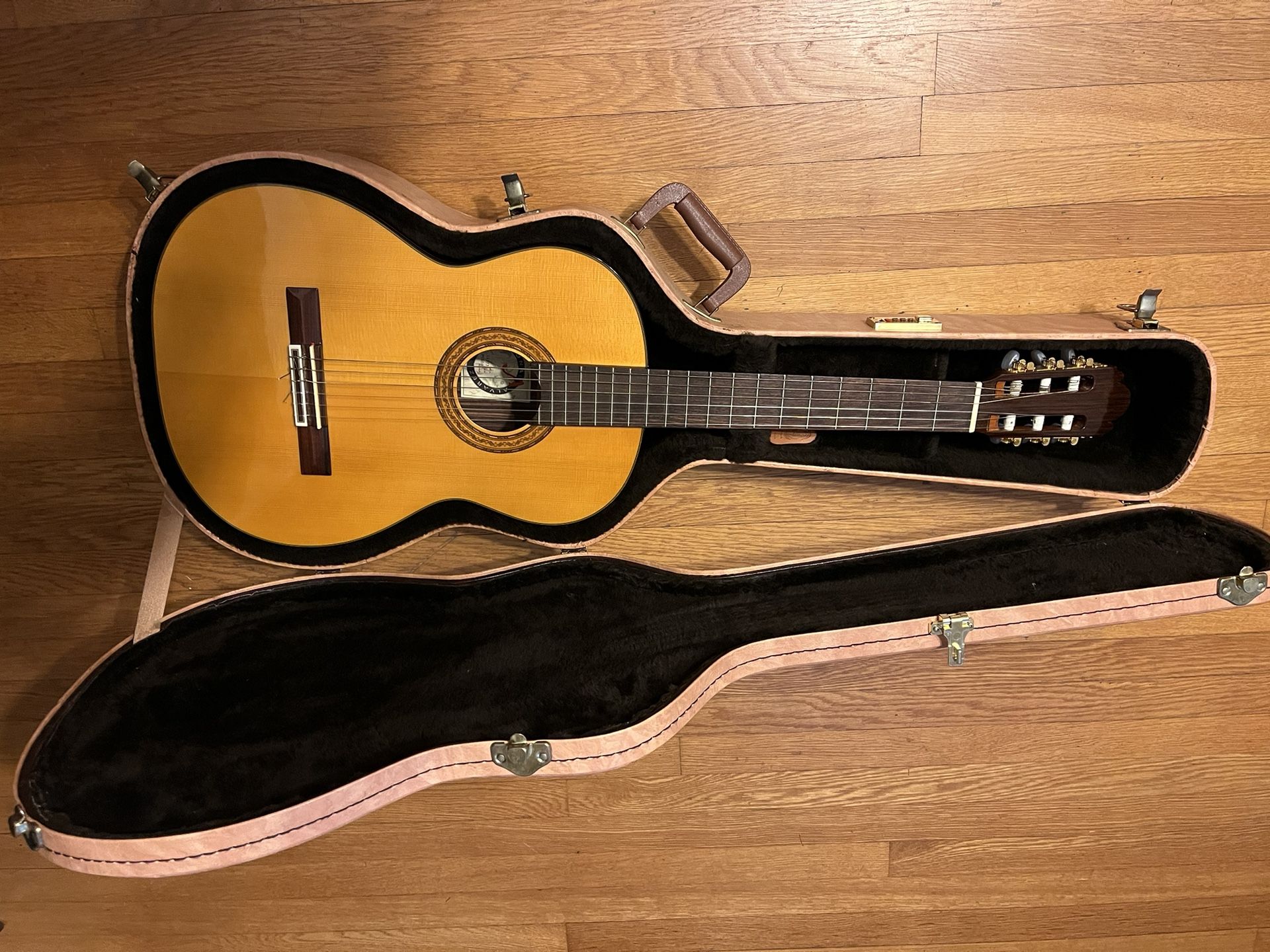 Alvarez professional Classical guitar Model #PC50S