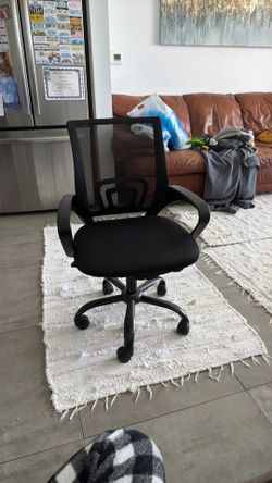 Black spinning chair