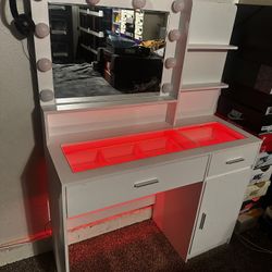 Vanity Desk With Mirror And Lighta