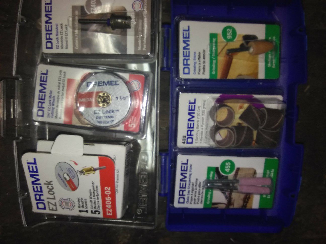Assorted Dremel EZ-Lock kits and Sanding, Grinding attachements