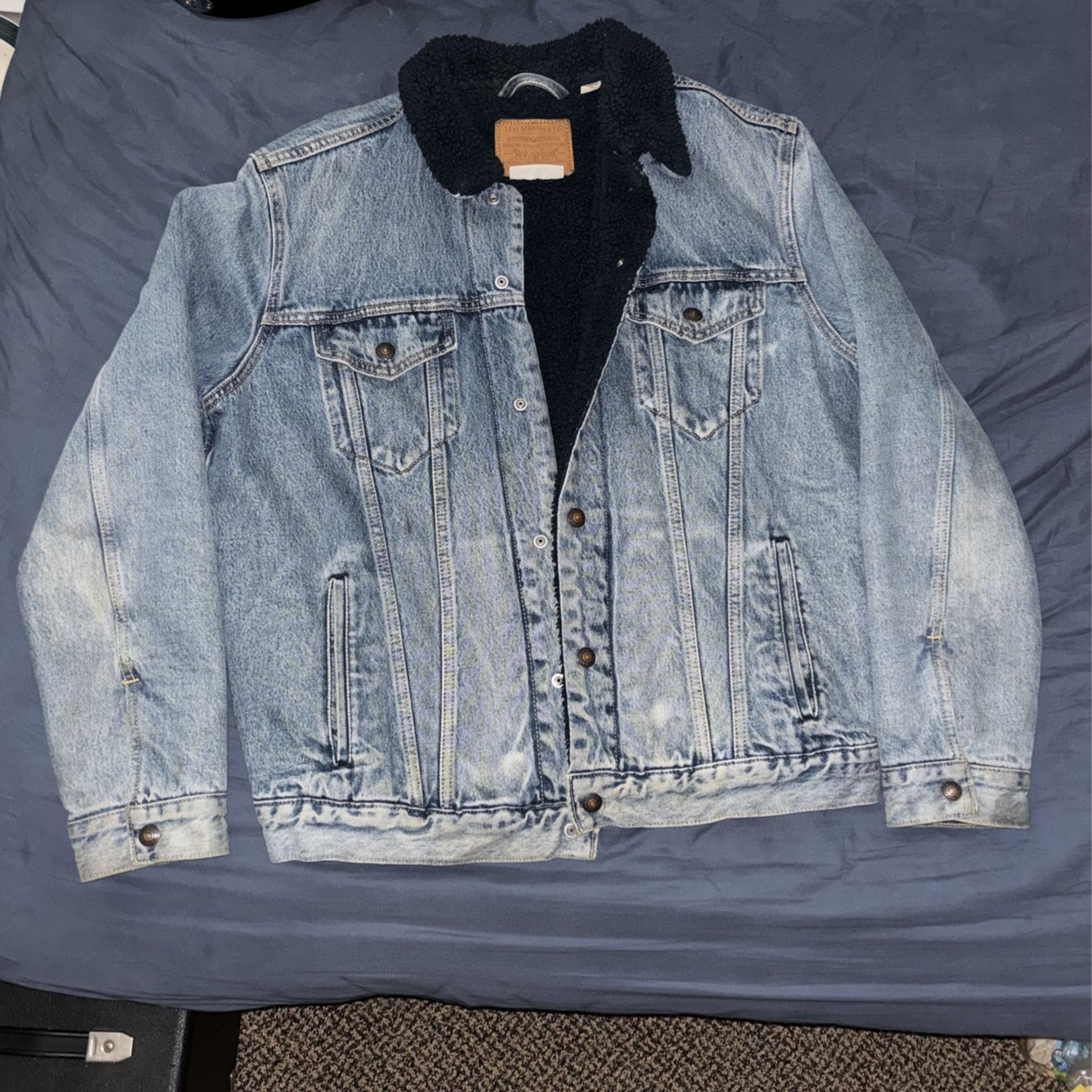 Large Levi’s Blue Sherpa Lined Denim Jacket