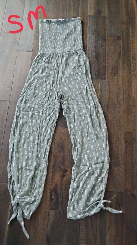Ladies size Small ultra flirt jumpsuit