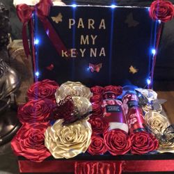 Caja Con Flores Eternas Y Lociones Para Mujer $55 