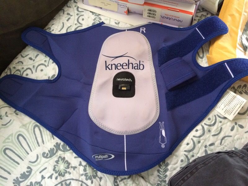 Neurotech kneehab XP right with 3 packs of gel pads