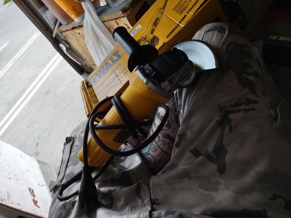 DeWalt Small 4 1/2 (115mm) Anglegrinder