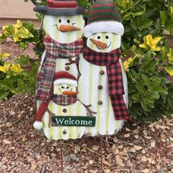 Adorable Mr and Mrs Snowman Family Christmas Yard Stake Holiday Outdoor Decor